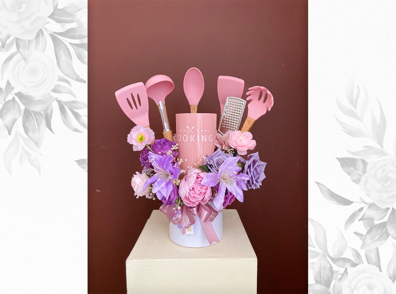 2025 HAMPERS FLORIST COOKING SET PINK